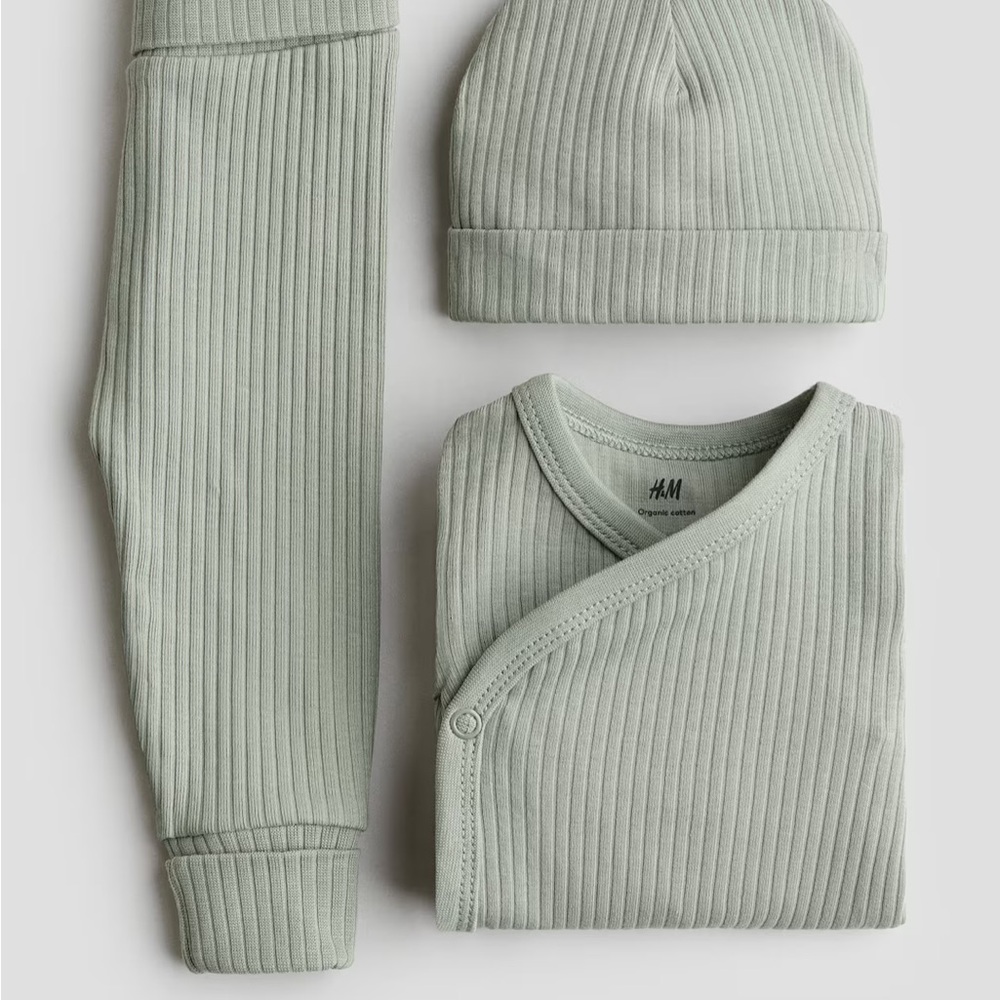 H&M Ribbed Infant Outfit in Soft Green